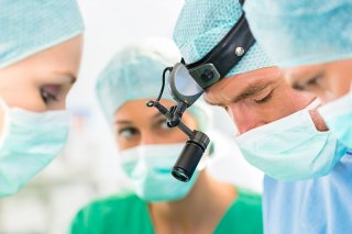 Ubezpieczenie OC lekarza odpowiedzią na rosnącą liczbę postępowań przeciw chirurgom