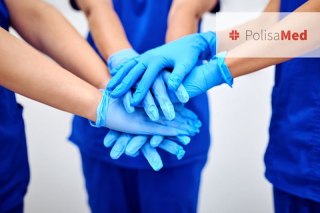 Jakie informacje powinny zostać ujęte w treści obserwacji lekarskich, pielęgniarskich oraz w epikryzie?